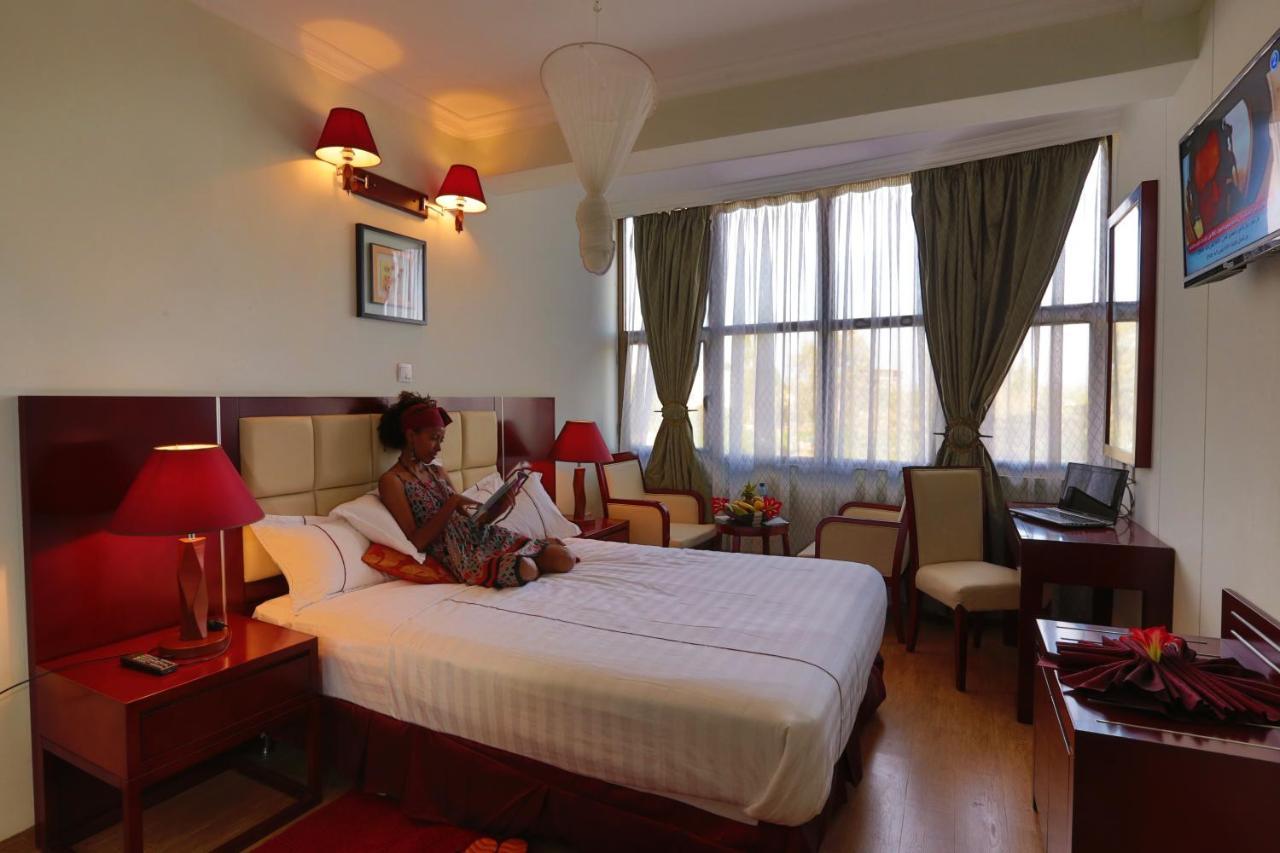 Rahnile Hotel Bahir Dar Exterior foto
